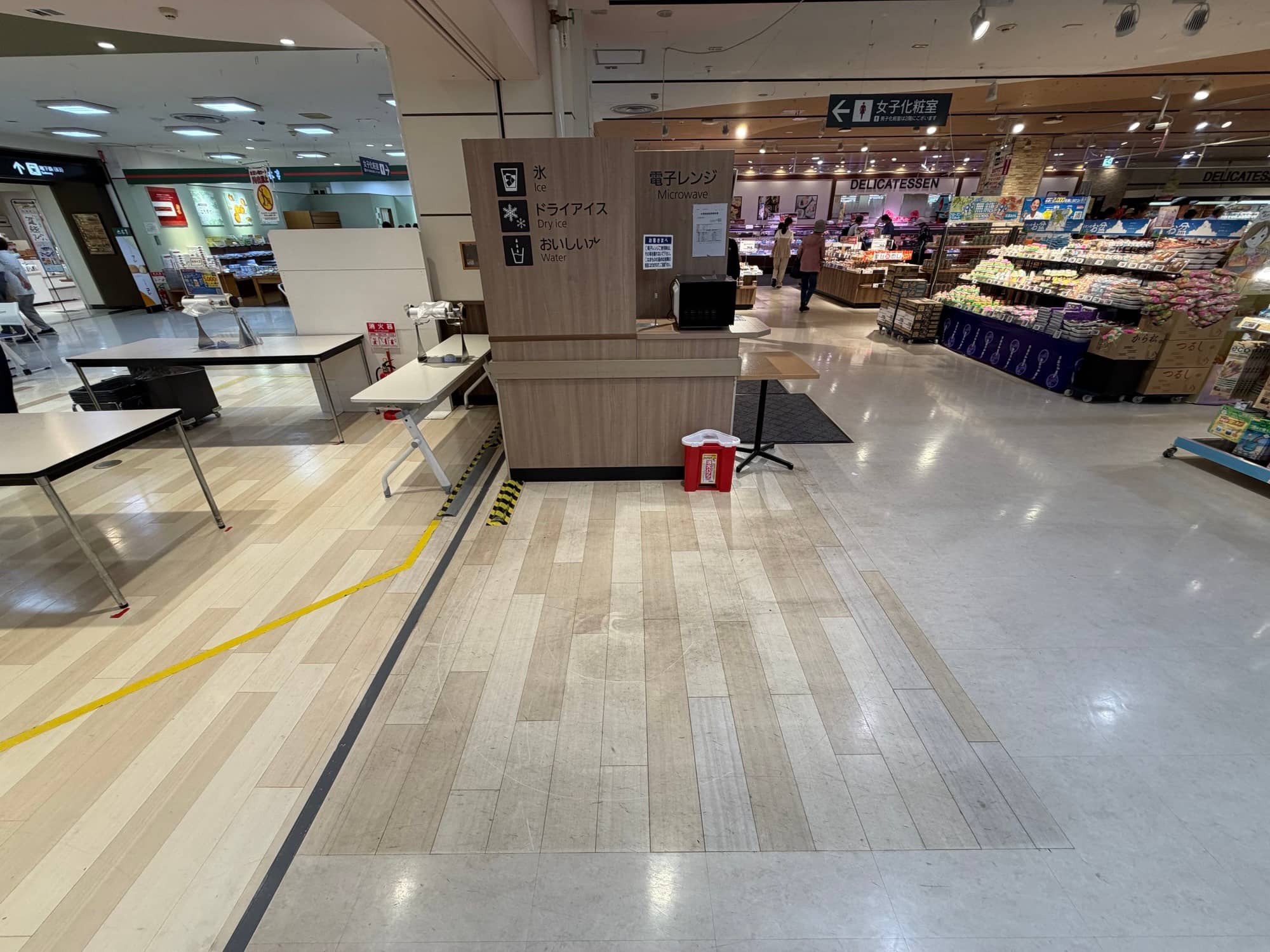 地下エスカレーター前